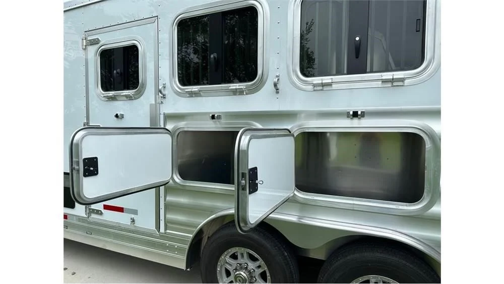 Remorques 3 chevaux LQ Featherlite 2023