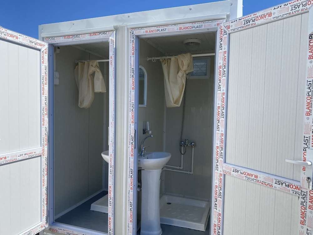 Conteneur de douche neuf avec 2 douches