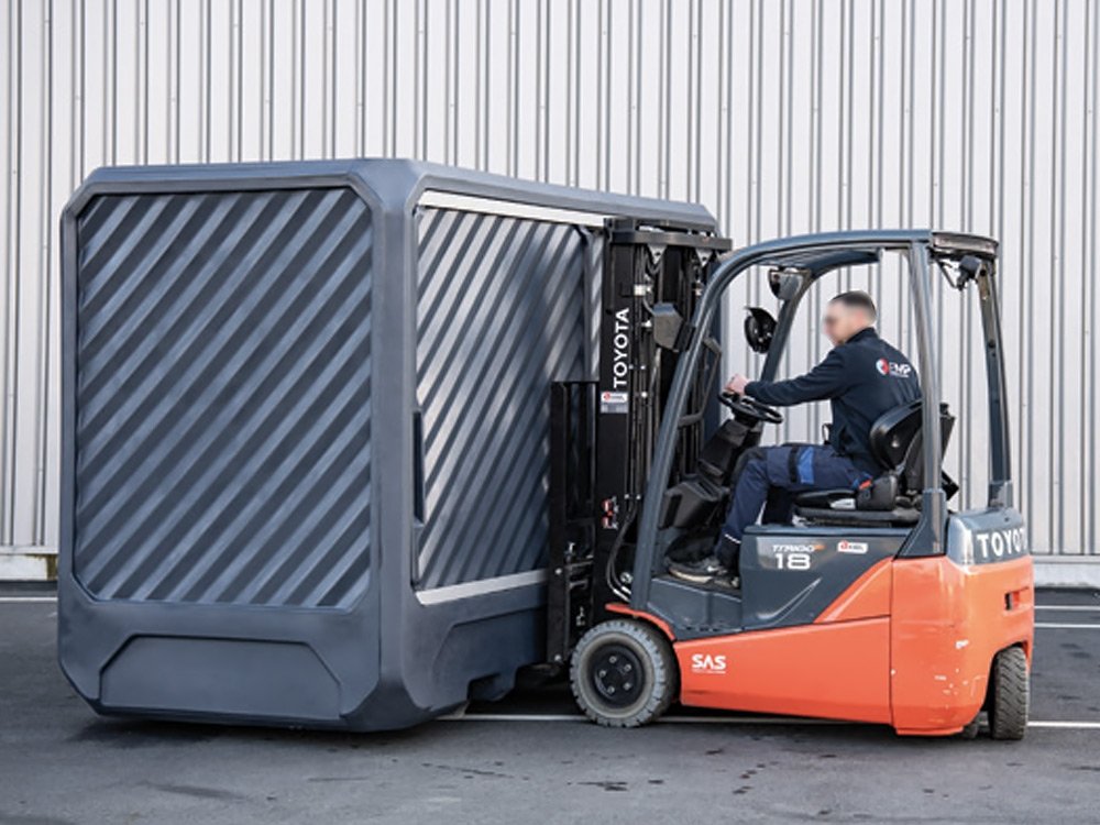 Container de stockage avec rétention est entièrement fabriqué en PEHD