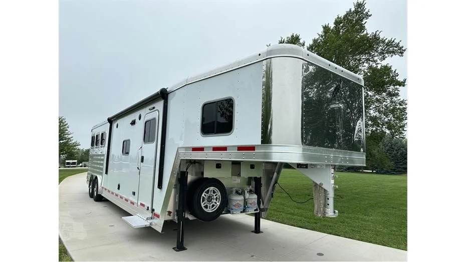 Remorques 3 chevaux LQ Featherlite 2023