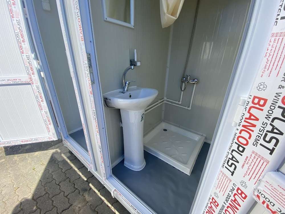 Conteneur de douche neuf avec 2 douches