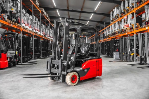LINDE E 16 L-02 - 1600 kg à 3140 mm